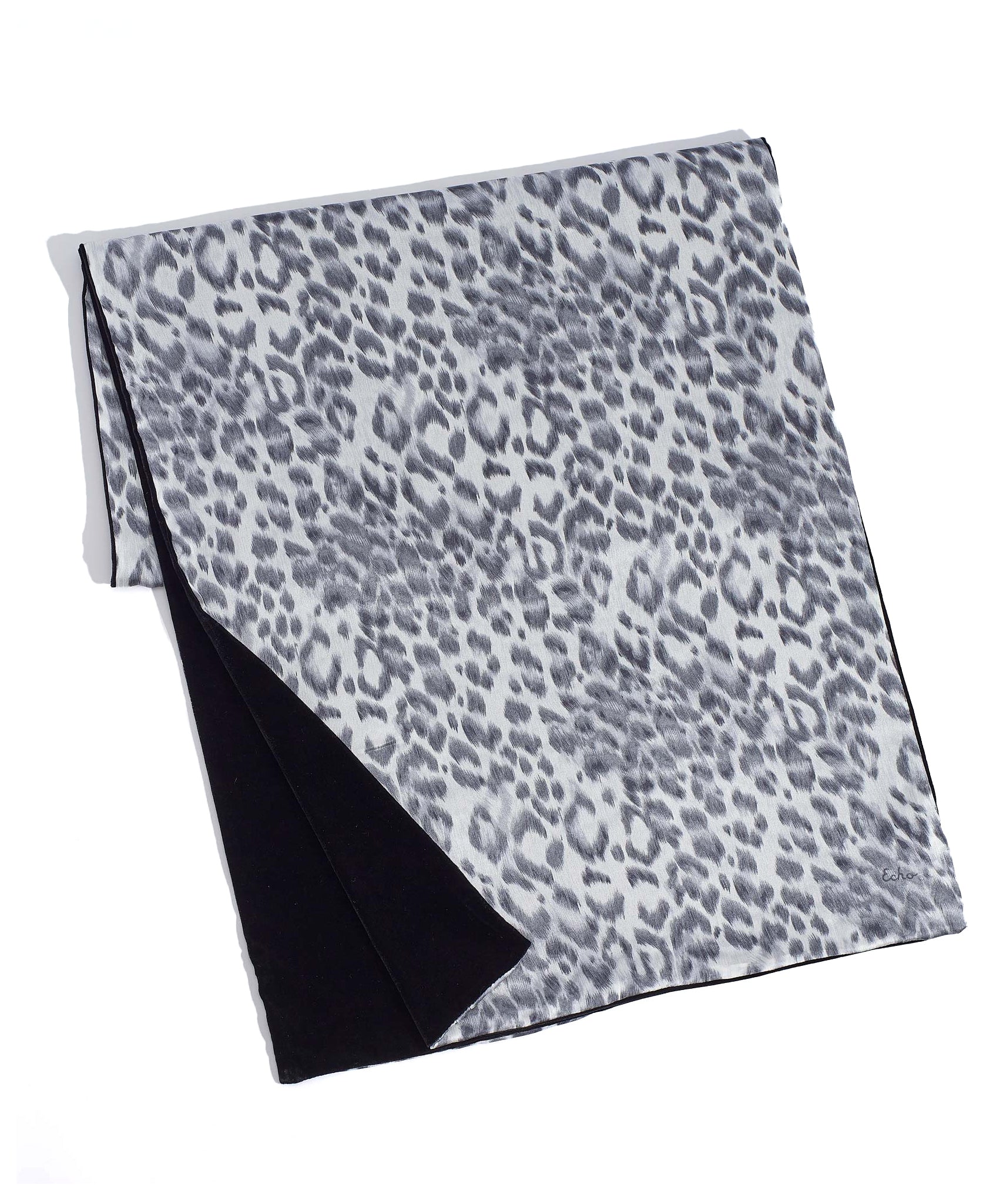 Leopard Velvet Tubular in color Silver